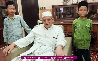 Ijazah Amalan dari KH. Ulil Albab Arwani supaya Anak Kita Menjadi Orang yang Sholeh
