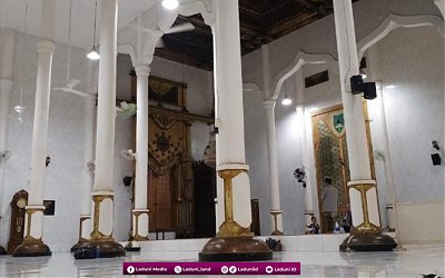 Ziarah Makam Syekh Muhammad Saeful Anwar Zuhri Rosyid, Pendiri Pondok Pesantren Salafiyah Az-Zuhri Semarang