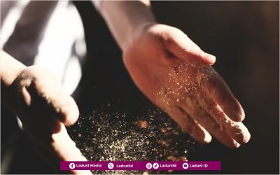 Kemarahan Nabi sebab Adanya Kesalahan Seseorang dalam Berfatwa terkait Tayamum yang Mengakibatkan Kematian