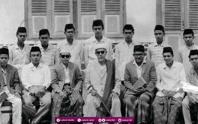 Tahun 1937 M: Syair-Syair Habib Idrus bin Salim Al-Jufri (Guru Tua) saat Menyambut Proklamasi Kemerdekaan RI