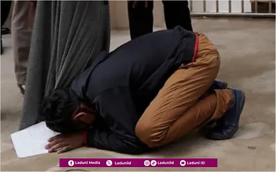 Hukum Mencium Kaki Orang Tua dan Orang Sholeh