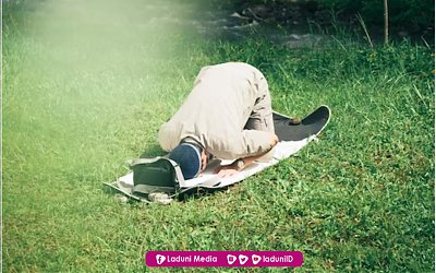 Tetaplah Shalat Walau Kepikiran Utang
