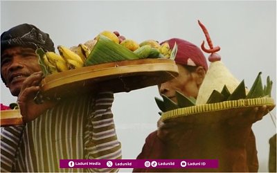 Begini Cara Menyikapi Tradisi Sesajen dan Sejenisnya Menurut Gus Baha