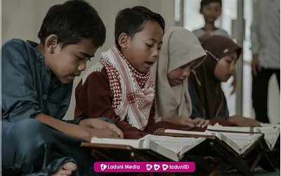 Hukum Menuntut Ilmu Dalam Islam