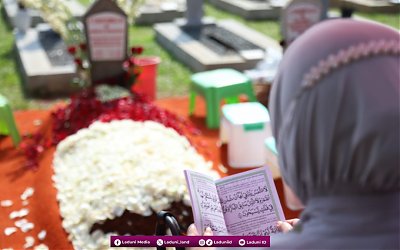 Hukum Wanita Melakukan Ziarah Kubur