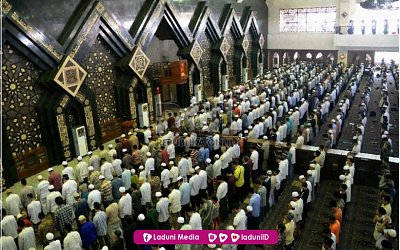 Hukum Mengulang Shalat Jumat dengan Shalat Dzuhur