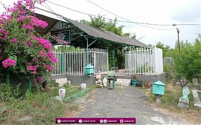 Ziarah Makam KH. Bisri Mustofa Pendiri Pesantren Raudlatuth Tholibin Rembang