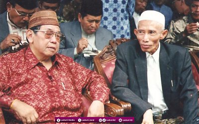 Alasan dan Prinsip Mbah Sahal Mahfudz Tidak Mau Berpolitik Praktis