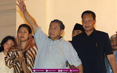 Tahun 2001 M: Cerita KH. Husein Muhammad, Ketika Gus Dur Meninggalkan Istana