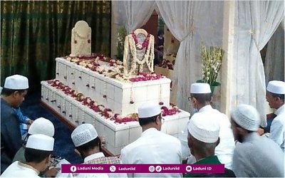 Talqin Dzikir Jalalah dari Habib Abu Bakar As-Segaf sebagai Perantara Meraih Husnul Khotimah