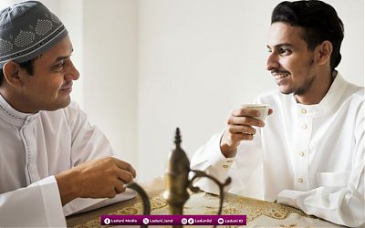 Memperhatikan Etika dalam Berteman