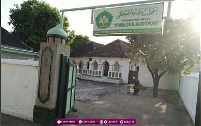 Ziarah di Makam KH. Musthofa Lekok, Muasis Pesanten Roudlotul Musthofa Pasuruan