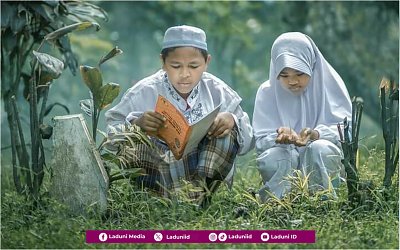 Kebahagiaan Orang Tua di Alam Kubur ketika Diziarahi atau Didoakan Anaknya