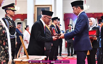 KH. Ali Manshur, Pencipta Shalawat Badar Dianugerahi Bintang Budaya Parama Dharma