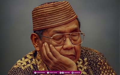 Tahun 1999-2000 M: Gus Dur Temukan Makam Kuno di Hutan Belantara Banyuwangi