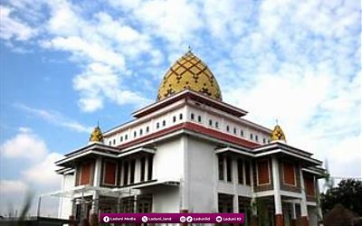 Ziarah di Makam KH. Imam Yahya Mahrus, Muassis Pesantren Al-Mahrusiyah Kediri