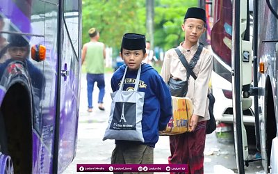 Menimbang Peluang dan Tantangan Santri Gen-Z dalam Menyambut Indonesia Emas 2045