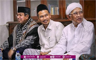 Wejangan Gus Baha Soal Tata Krama Bertamu