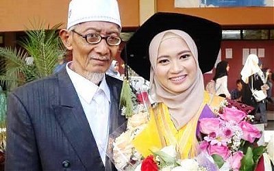 Berkat Upaya Ini, Seorang Anak Imam Mushala Bisa Lulus Kedokteran
