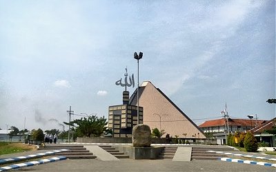 Ziarah di Makam KH. Adlan Ali, Muassis Pesantren Putri Walisongo Jombang