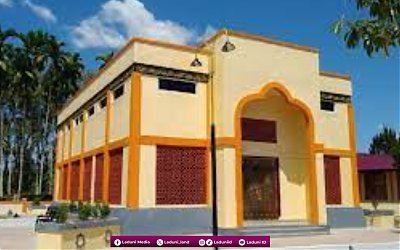 Wisata Religi di Makam Syekh Hamzah Fansuri