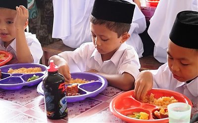Minum Sebelum atau Sesudah Makan, Mana yang Lebih Baik?