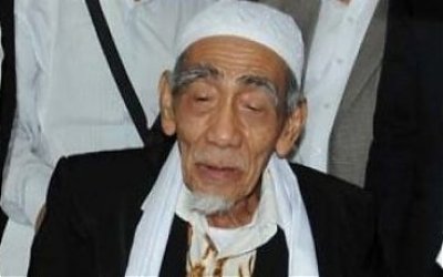 Begini Doa Gus Mus untuk Mbah Maimoen Zubair di Usia yang ke-90