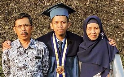 Anak Seorang Sopir Lulus ITB dengan IPK 3,98