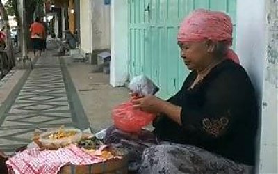 Ingin Hidup Berkah, Nenek Penjual Nasi Jagung Ini Mampu Naik Haji