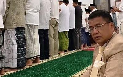 Non Muslim Shalat di Masjid