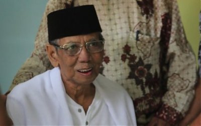 Ketika Kegentingan 1999, Kiai Hasyim Muzadi Diminta Sowan pada Orang Saleh