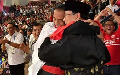 Rangkulan yang Membawa Kedamaian