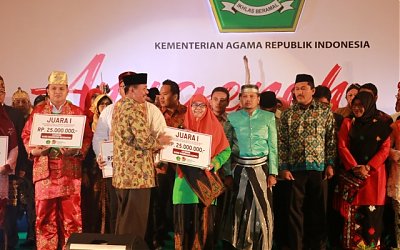 Guru Madrasah Berprestasi Mendapat Penghargaan dari Kemenag