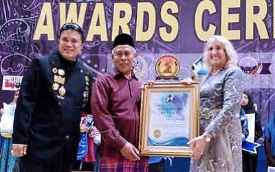 Aktif Suarakan Perdamaian, KH Marzuki Mustamar Raih Vision of Peace Awards
