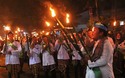 Peringati Hari Santri, Purbalingga Gelar Pawai Obor dan Rebana