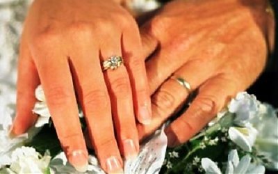 Bolehkah Lelaki Memakai Cincin Emas Saat Tunangan? Ini Penjelasan Gus Mus