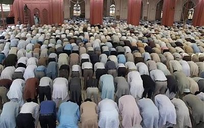 Bagaimana Hukumnya Belum Selesai Baca Fatihah, Imam Sudah Rukuk?