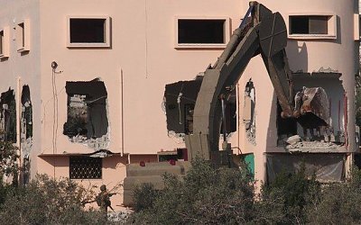 Buldoser Militer Israel Hancurkan Rumah Pemuda Palestina, Beberapa Orang Terluka