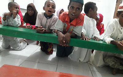Mau Nitip Hadiah untuk Anak Suku Kokoda Sorong yang Pintar Mengaji?