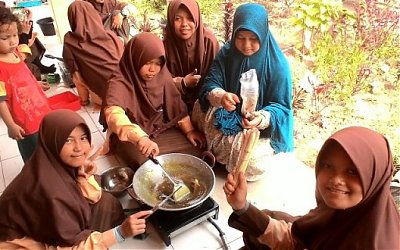 Wanita dan Santriwati #2: Wanita Karier Vs Ibu Rumah Tangga