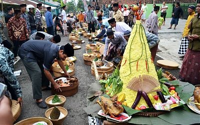 Tumpengan: Tradisi Petani untuk Merekatkan Ikatan Sosial