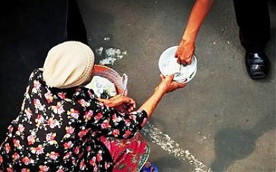 Allah Sudah Janjikan Enam Hal Ini Bagi Orang yang Rajin Sedekah