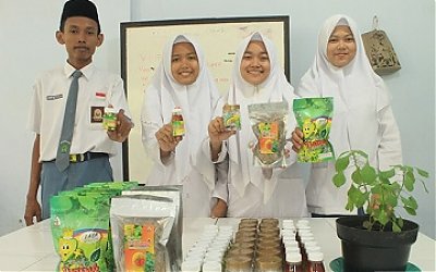 4 Siswa di Kudus Temukan Obat Asam Urat dan Kolesterol dari Tanaman Liar