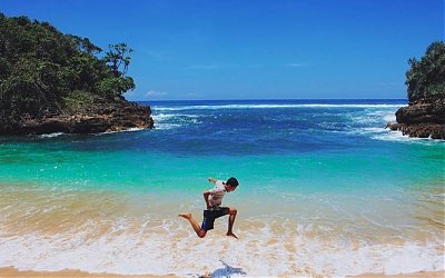 Referensi Liburan Baru, Inilah Pesona Pantai Teluk Asmara di Malang