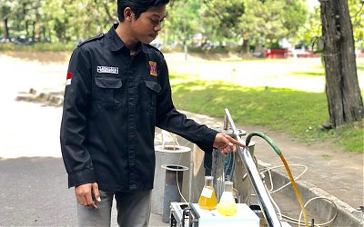 Kreatif, Mahasiswa UGM Ini Cipatakan Mesin Pengubah Sampah Jadi BBM