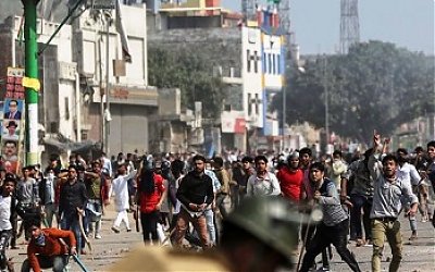 Saat Kerusuhan di India, Beberapa Warga Hindu Ini Dilindungi Tetangganya yang Muslim