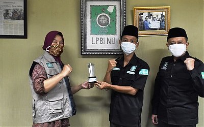 Hari Kemanusiaan Sedunia, LPBI NU Beri Penghargaan Relawan Covid-19