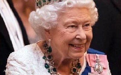 Dipakai di Resepsi Diplomatik, Kalung Zamrud Ratu Elizabeth II Jadi Perhatian