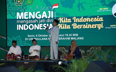 Zawawi Imron Bacakan Puisi Bertajuk Astaghfirullah Indonesia