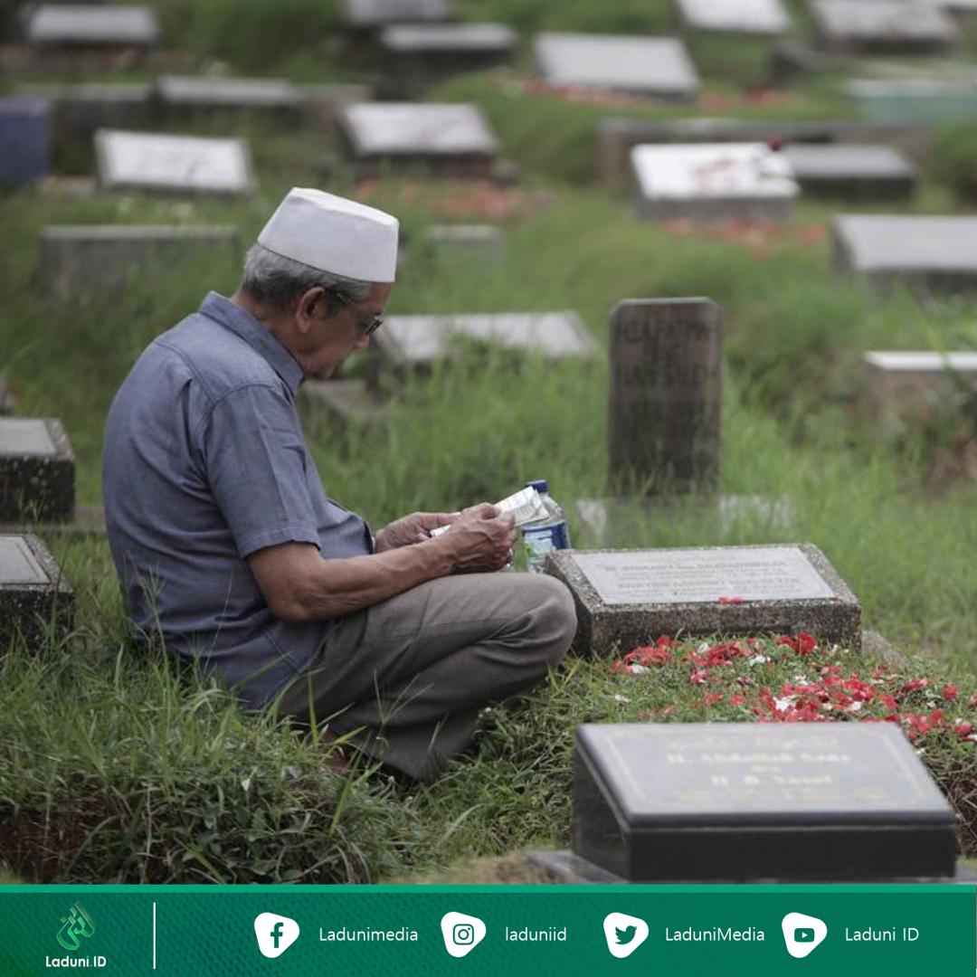 Ini Balasan Orang yang Berziarah ke Makam Orang Tua di Hari Jumat